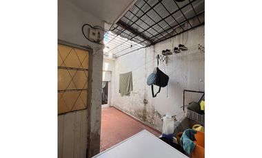 VENTA - CASA EN DOS PLANTAS, CON PARQUE, GARAJE, PATIO