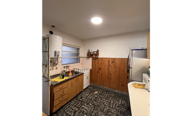 VENTA - CASA EN DOS PLANTAS, CON PARQUE, GARAJE, PATIO