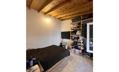 VENTA - CASA EN DOS PLANTAS, CON PARQUE, GARAJE, PATIO