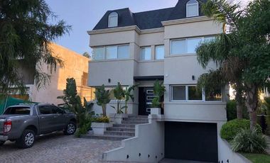 Casa en venta en Quilmes Este