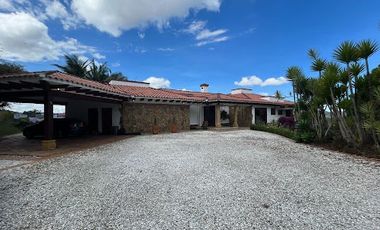 ARRIENDO de CASAS en EL RETIRO