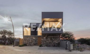 Venta de casa nueva de 4 habitaciones en Fraccionamiento Privado con amenidades en Juriquilla - (3)