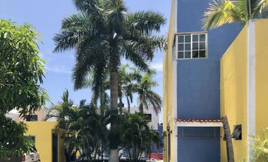 Edificio con locales comerciales, alberca y estudios en Playa del Carmen P3265