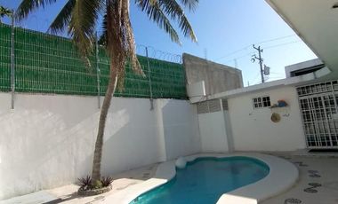 Hermosa casa de tres recamarás y alberca en venta en Ejidal Playa del Carmen P3438