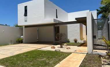 Casa en Renta en Mérida, Privada Arbórea, Conkal