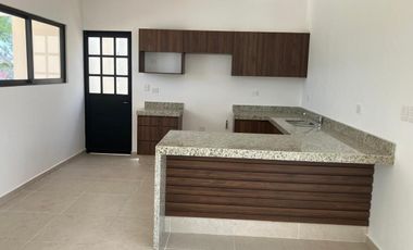 Casa en venta una planta LISTA PARA ENTREGA , Privada Morera Cholul