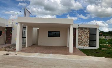 Casa en venta una planta LISTA PARA ENTREGA , Privada Morera Cholul
