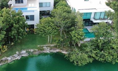 Terreno en venta en Cancun Country Club  frente al lago