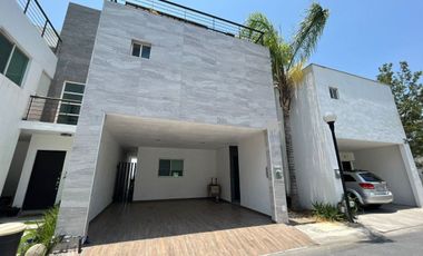 Casa en venta  remodelada en Huasteca Real