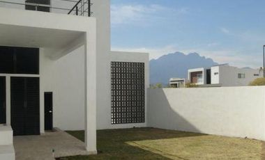 Casa en VENTA en Bosques de Vistancia, en Monterrey zona Sur con amplio patio y LISTA PARA ESTRENAR !!