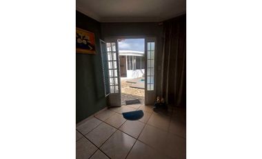Se vende casa en Brisas del Golf- Piscina