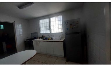 Se vende casa en Brisas del Golf- Piscina