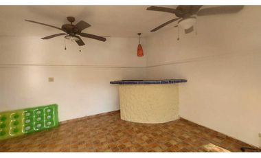 Se vende casa en Brisas del Golf- Piscina