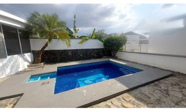 Se vende casa en Brisas del Golf- Piscina
