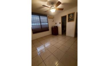 Se vende casa en Brisas del Golf- Piscina