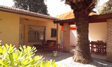 Casa Benavidez VENTA 4 ambientes  con jardín