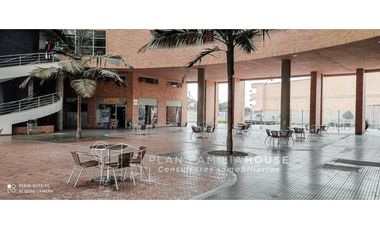 Hermoso Local en centro empresarial Siberia