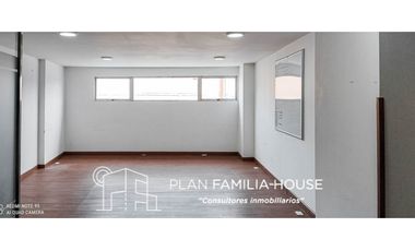 Hermoso Local en centro empresarial Siberia