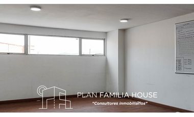 Hermoso Local en centro empresarial Siberia