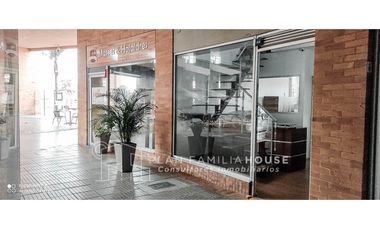 Hermoso Local en centro empresarial Siberia