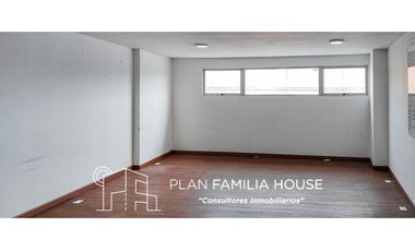 Hermoso Local en centro empresarial Siberia