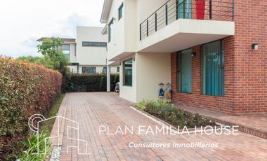 Espectacular casa en Cajicá con lote independiente