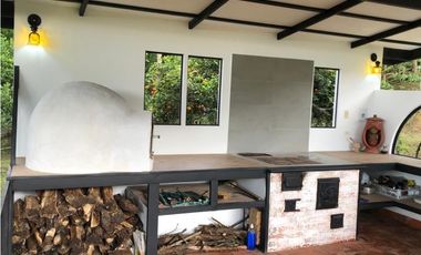 Finca con área de terreno de 16711 metros  y 300 construidos Sasaima