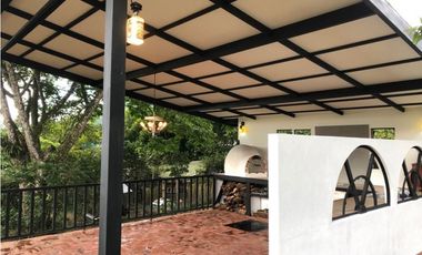 Finca con área de terreno de 16711 metros  y 300 construidos Sasaima