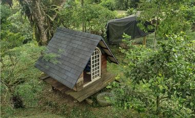 Finca con área de terreno de 16711 metros  y 300 construidos Sasaima