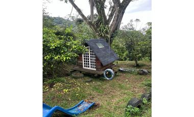 Finca con área de terreno de 16711 metros  y 300 construidos Sasaima