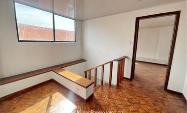 VENDO PENTHOUSE EN LAURELES (CAMPAMENTO)