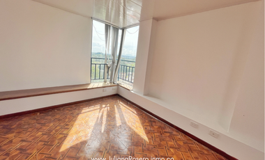 VENDO PENTHOUSE EN LAURELES (CAMPAMENTO)