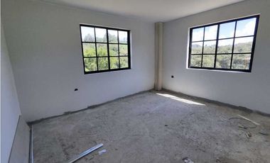 Finca en obra gris en marinilla escrituras al 100%