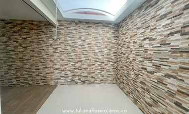 VENDO CASA EN VERSALLES (AMPLIADA Y REMODELADA)