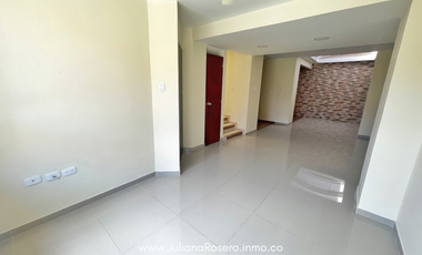 VENDO CASA EN VERSALLES (AMPLIADA Y REMODELADA)