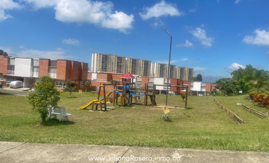 VENDO CASA EN VERSALLES (AMPLIADA Y REMODELADA)