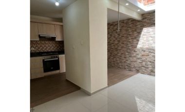VENDO CASA EN VERSALLES (AMPLIADA Y REMODELADA)
