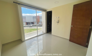 VENDO CASA EN VERSALLES (AMPLIADA Y REMODELADA)