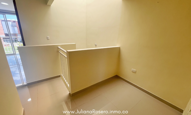 VENDO CASA EN VERSALLES (AMPLIADA Y REMODELADA)
