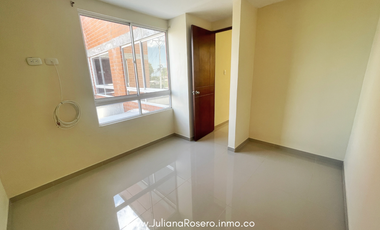 VENDO CASA EN VERSALLES (AMPLIADA Y REMODELADA)