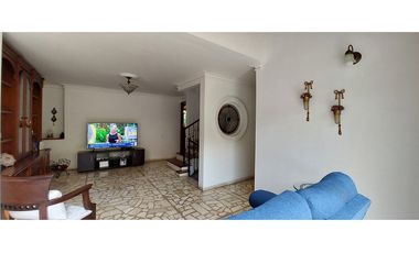 Casa CERO RUIDO en buen estado sector La Tomatera