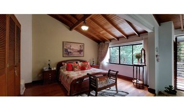 Casa CERO RUIDO en buen estado sector La Tomatera