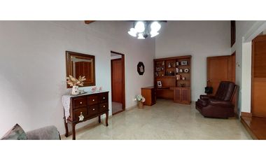 Casa CERO RUIDO en buen estado sector La Tomatera