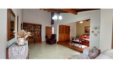 Casa CERO RUIDO en buen estado sector La Tomatera