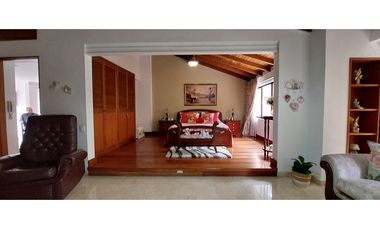 Casa CERO RUIDO en buen estado sector La Tomatera