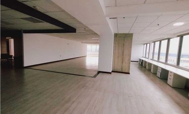 OFICINA EN ARRIENDO 351 M2 A 5 MINUTOS DEL AEROPUERTO