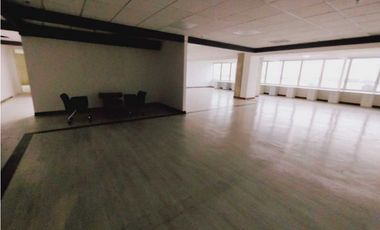 OFICINA EN ARRIENDO 351 M2 A 5 MINUTOS DEL AEROPUERTO