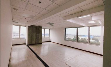 OFICINA EN ARRIENDO 658 M2 A 5 MINUTOS DEL AEROPUERTO