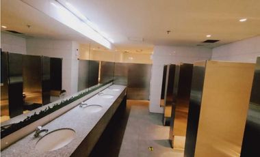 OFICINA EN ARRIENDO 658 M2 A 5 MINUTOS DEL AEROPUERTO