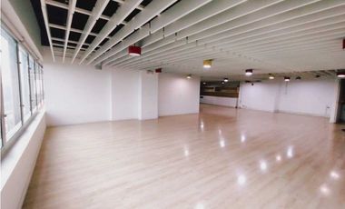 OFICINA EN ARRIENDO 1361M2 A 5 MINUTOS DEL AEROPUERTO